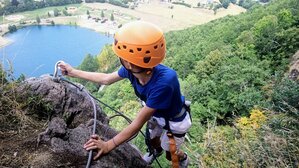 Via ferrata encadrée par le bureau des guides d'Auvergne ou en autonomie avec location de matériel.