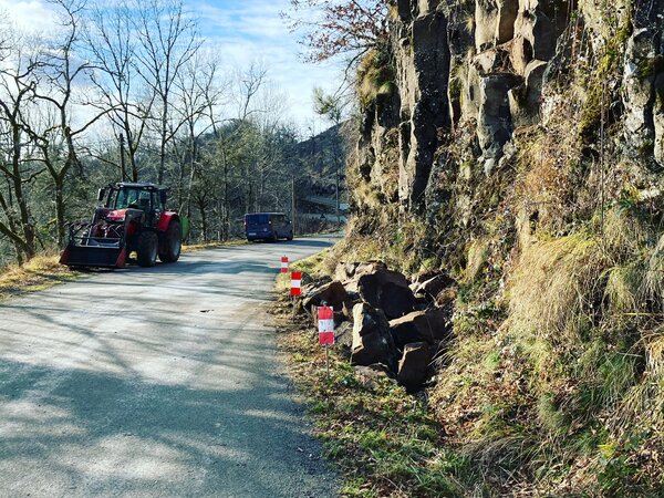 Purge de falaise dns le Cantal